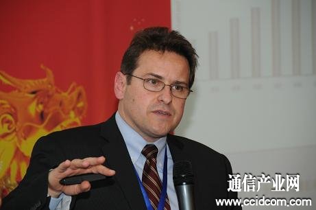 IBMϵ�y(t��ng)�c�Ƽ���ȫ�����C(j��)�N(xi��o)�۸�����Paulo Carvao�ڴ��(hu��)�������}���v 