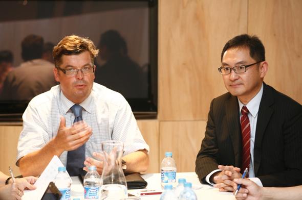 �󣺴󱱚WͨӍCEO Mogens Elsberg���ң��󱱚WͨӍ�Ї��^(q��)����(j��ng)����پ